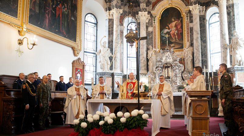 W intencji Ojczyzny i niepodległości- msza święta w Katedrze Zamojskiej