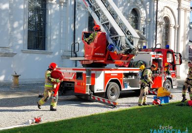 Zamość: Wybuch pożaru na dachu Katedry Zmartwychwstania Pańskiego i św. Tomasza Apostoła w Zamościu