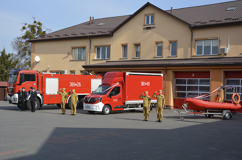 Inspekcja Jakości Handlowej Artykułów Rolno-Spożywczych (IJHARS) stwierdziła nieprawidłowości w oznakowaniu co dziesiątej partii mięsa wieprzowego oferowanego w sklepach wielkopowierzchniowych na terenie Polski. „Na mięsie powinna znajdować się informacja o kraju chowu oraz o kraju, w którym ubito zwierzę. Najpoważniejszymi stwierdzonymi nieprawidłowościami było zafałszowanie informacji co do kraju pochodzenia mięsa” - mówi dr Przemysław Rzodkiewicz, Główny Inspektor Jakości Handlowej Artykułów Rolno-Spożywczych. Fałszowanie informacji o pochodzeniu żywności zagrożone jest karą finansową w wysokości od tysiąca złotych do 10 proc. rocznego przychodu. Szczegółowe wyniki kontroli w linku. Źródło informacji: PAP MediaRoom